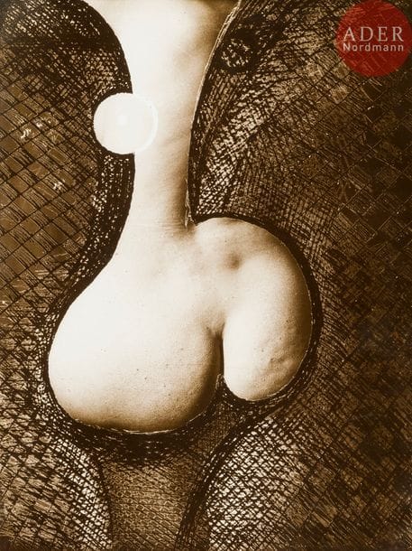 Brassaï (Gyula Halasz, dit) (1899-1984)
Transmutation V : Femme-amphore, 1934-1935.
Épreuve argentique (1967) tirée par Claudine Sudre.
40 x 30 cm
 Un certificat sera délivré par Agnès de Gouvion Saint-Cyr, exécutrice testamentaire de Brassaï.