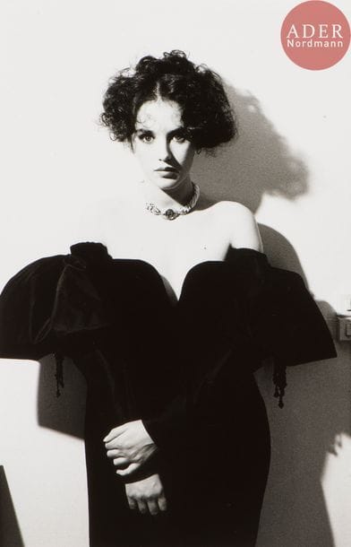 Alice Springs (1923)
Isabelle Adjani, 1979.
Épreuve argentique (c. 1990), signée dans la marge inférieure à droite.
40 x 30 cm avec marges