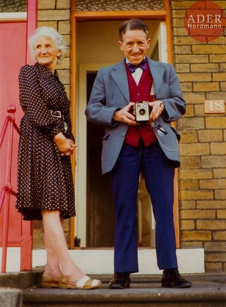 David Hockney (1937)
My parents. Bradford, juillet 1975.
Épreuve argentique d’époque, signée et numérotée à 80 ex. dans la marge inférieure.
27 x 20,5 cm avec marges