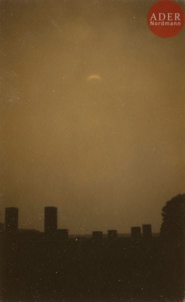 Masao Yamamoto (1957)
Box of Ku, 1999.
Épreuve argentique d’époque.
7,5 x 4,7 cm

Provenance :
Yancey Richardson Gallery, New York.
Collection particulière, Paris. 