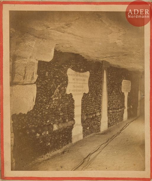 Félix Nadar (1820-1910)
Les catacombes de Paris, c. 1861-1864.
Façade N°5.
Ossements du cimetière de Vaugirard.
Épreuve sur papier albuminé, contrecollée sur carton à liserets rouges.
22,6 x 19 cm

Bibliographie :
Philippe Néagu et divers, Le Paris souterrain de Félix Nadar 1861 : des os et des eaux, Paris : C.N.M.H.S., 1982 , p. 30, ill. 34.
Sylvie Aubenas, Catacombes. Nadar au royaume des morts, L’Oeil Curieux, Paris, 2018, p. 37.