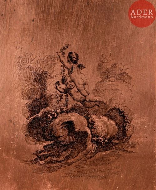 Anonyme 
 Deux amours volant avec des guirlandes. Cuivre gravé à l’eau-forte, biseauté, les angles arrondis. 90 x 105. Au verso, fragment de gravure à l’eau-forte (illustration pour un ouvrage de mécanique).