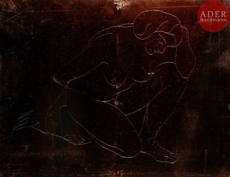 Aristide Maillol (1861-1944) 
 Femme agenouillée sur le genou gauche, le coude sur le genou droit. Décembre 1927. Cuivre gravé à l’eau-forte, aciéré et verni. 273 x 212. Guérin 327. Petite trace d’oxydation en tête. Joint : 4 très belles épreuves sur différents papiers, signées du monogramme et numérotées au crayon. Toutes marges. Tirage définitif à 150 épreuves. Timbre sec : H. Petiet éd. Paris (Lugt 2021a). 