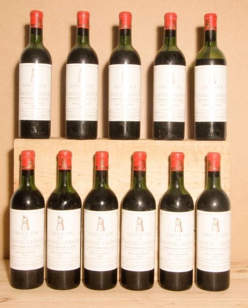 11 B CHÂTEAU LATOUR (Caisse Bois d'origine remise à l'acquéreur) 3 H.E.+; 1 H.E; 5 M.E.+; 1 M.E. et 1 V; 1 c.c. légères, GCC1 Pauillac, 1960