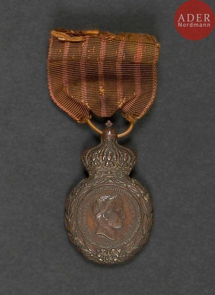 FRANCE
Médaille de Sainte-Hélène, créé en 1857.
Bronze patiné. Avec ruban.
50?x?30?mm
T.T.B.