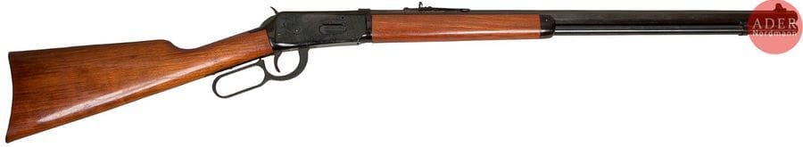 Rifle Winchester «?Canadian Centenial?», calibre 30-30.
Canon à pans de 64?cm (20»). Finition bronzée, gravée.
Longueur totale?: 111?cm
Dans une boîte Winchester.
Catégorie C à déclarer. N°46152