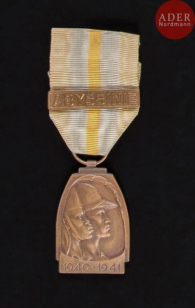 BELGIQUE
MÉDAILLE DE LA CAMPAGNE D’ABYSSINIE.
Médaille de la campagne d’ABYSSINIE en bronze, ruban à agrafe «?ABYSSINIE?».
48?x?30?mm
T.T.B.