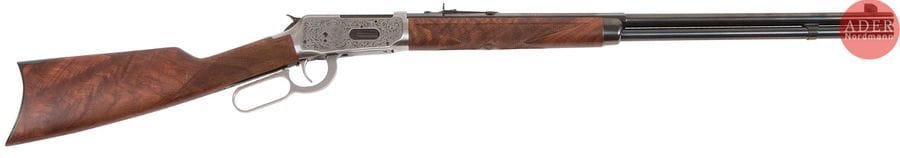 Carabine Winchester modèle 1894 «?State of Hawaii - 1959?», calibre 30-30 Win.
Canon rond puis à pans de 61,8?cm. Finition gravée, ciselé, argentée et dorée. Armoiries émaillées. Graveur Bottega C. Giovanelli. Crosse en beau noyer.
Longueur totale?: 107?cm
Catégorie C à déclarer. N°SH050R2014

Modèle fabriqué par MIROKU (Japon) et importé par BACO Inc Morgan (Utah). 