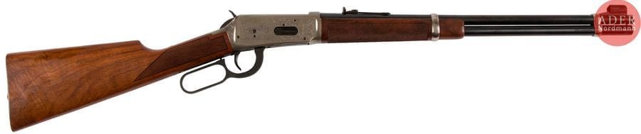 Carabine Winchester modèle 94 «?Great Western Artist I?», calibre 30-30 Win.
Canon rond de 50,8?cm (20»). Finition argentée et gravée. Graveur «?Bottega C. Giovanelli?». Crosse en beau noyer.
Longueur totale?: 96?cm
Dans une valise de transport Winchester en cuir, toile et velours.
Présentée avec deux gravures, modèles de gravure du boitier de culasse de ce modèle par Bottega Incisioni di Giovanelli.
Catégorie C à déclarer. N°4838081. N°614 sur 999. 