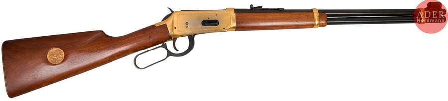 Carabine Winchester modèle 94 «?Oceans united by rail - Golden Spike?», calibre 30-30 Win.
Canon de 49?cm (20»). Finition dorée. Crosse en noyer avec médaille dorée.
Longueur totale?: 96?cm
Dans sa boîte.
Catégorie C à déclarer. N°GS50752