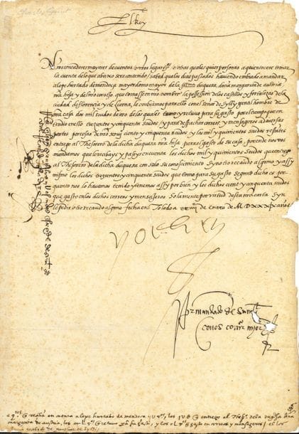 CHARLES QUINT (1500-1588) Empereur d’Allemagne et Roi d’Espagne. L.S. « Yo el Rey », Tolède 24 janvier 1539, aux grands comptables de ses comptes ; 1 page in-fol., adresse ; en espagnol (un peu fendue, léger manque sans perte de texte et petits trous par corrosion d’encre).

   Ayant envoyé ces temps derniers à Lope Hurtado de Mendoça, grand majordome de sa fille la très illustre duchesse Doña Marguerite d’Autriche, et conseiller du Roi, l’ordre de prendre possession des châteaux et forteresses de Florence et Livourne, le Roi lui envoie pour cela, par le seigneur de Sylly, gentilhomme de sa Maison, 2000 écus d’or, desquels il a pris et retenu pour sa dépense durant le temps de sa mission 350 écus ; et pour courriers et messages pour le service du Roi, 150 écus. Quant aux 1500 écus restants, il les a remis au trésor de ladite duchesse, pour la dépense de sa Maison. Le Roi approuve cette répartition des fonds et mande de faire passer les sommes en comptabilité sur la seule reconnaissance de Lope Hurtado de Mendoça, sans demander aucune autre caution...