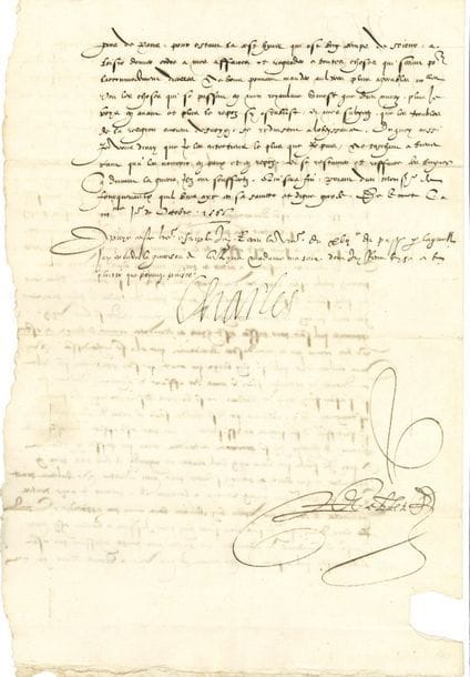 CHARLES IX (1550-1574) Roi de France. L.S., Ennet (?) 3 octobre 1566, à M. de Fourquevaulx, son ambassadeur en Espagne ; contresignée par Robertet ; 2 pages in-fol., adresse avec traces de sceau cire rouge (petite déchirure par bris de cachet sans perte de texte).

   Belle lettre diplomatique, parlant de sa sœur Élisabeth et son mari Philippe II d’Espagne, et des Guerres de Religion dans le royaume.
   N’ayant pas eu de bonnes nouvelles depuis un moment, Charles craint pour les santés de la Reine et du Roi, malgré les avis divers qui se publient partout, et trouve bien séant à la bonne amitié entre eux, d’en « faire quelque honneste demonstration » : il se propose d’envoyer le sieur de Saint-Sulpice visiter le Roi de sa part et exprimer ses vœux de guérison. Il donne des instructions à ce sujet, et s’enquiert de l’éventualité que le Roi passe l’hiver en Flandres, « comme le bruyt en est », car il s’agit des affaires de la Hongrie, « daultant que se faisant fortz ceulx de Flandres, et se vantant destre secouruz des forces estrangeres, il y a apparence que il se vouldra servir de celles de l’empereur, ou se fortiffier de son secours et assistance, et que pour cest effect, sil estoit de retour de Hongrye ils se pourroient entreveoir avant que passer en Flandres. A quoy il fault que vous ayez lœil ouvert »... Lui-même est venu faire un tour jusqu’à Gaillon chez son cousin le cardinal de Bourbon, et il a passé son temps « chassant par ceste belle saison à chasser ». Il s’en va à Saint-Maur, près Paris, « pour estant la cest hyver qui est ung temps de sejour, a loisir donner ordre a mes affaires, et regarder a toutes choses qui seront pour laccommodement ». Il compte lui donner des nouvelles plus agréables de son royaume : « plus je voys en avant et plus le repoz sy establist, et mes subgectz, que les troubles de la religion avoient desvoyez, se reduisent a lobeyssance. En quoy aussi je vous diray que je les entretiens le plus que je puis, ne taschant a riens ta