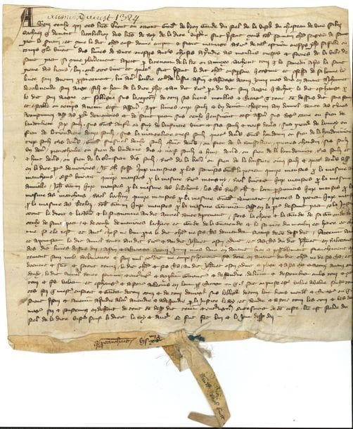 Charte. Charte, fête de la Saint-Pierre-ès-liens [1er août] 1324 ; environ 23,5 x 25 cm, lettrine.

   Confirmation de la dot de Mlle Philippe Servain, épouse de messire Richard de Tallevende, avec la manière dont cette rente sera perçue après la mort de ladite dame de Tallevende… Robert Servain, chevalier seigneur de Saint-Paer le Servain a donné en présent et franc mariage à Richard de Tallevende écuyer, Philippe sa fille, « au temps quelle vivoit dix livres de renteavecques autres choses à prendre des moulins […] et foires de la ville de Saint Paer »… Etc.