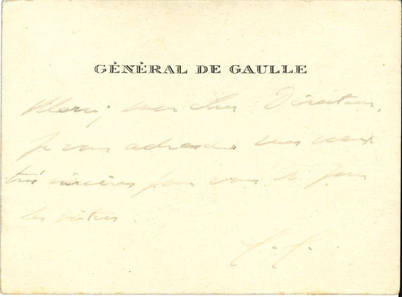 Charles de GAULLE. L.A.S. « C.G. » sur sa carte de visite ; carte de visite Général De Gaulle oblong in-24 (encre pâlie).

   « Merci, mon cher Directeur. Je vous adresse mes vœux très sincères pour vous et pour les vôtres ».