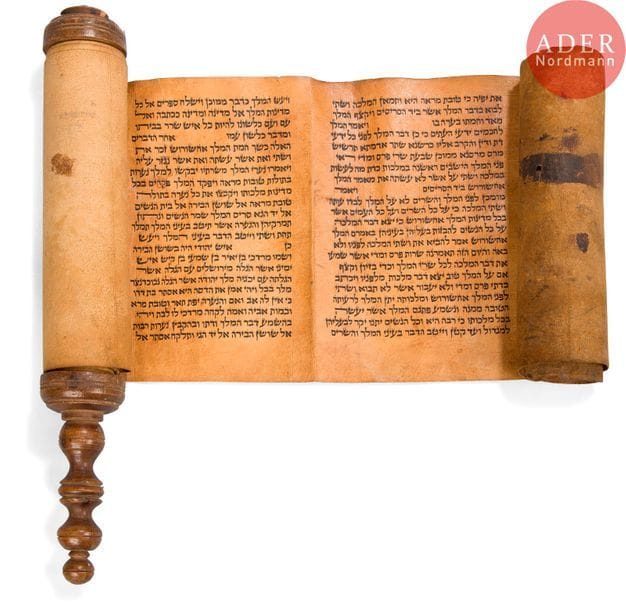 [MEGUILAH] ROULEAU D’ESTHER 
Manuscrit en hébreu sur parchemin monté sur un axe en bois tourné. 
Afrique du Nord, XIXe siècle. 
Hauteur parchemin : 19 cm 
Encre restée bien noire, un petit trou en première colonne n’affecte pas le texte. Lacet de serrage manquant. Quelques manques sur l’axe.




Mots clés : {CR}judaïca, juif, juive, hébreux, rabbins, jewish, torah, hebrew, hebraica,, judaisme, synagogue, sionisme, pessah, pessach, haggada, haggadah, hagada, hagadah, passover, menora, menorah, hannuka, hannuca, hannoucca, hanouccah, torah, juden, israélite, Israël, antisemitism, antisémitisme, dreyfus, meguila, sepharade, sefarad, ketouba