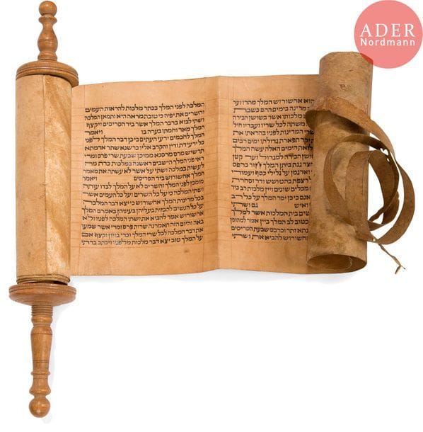 [MEGUILAH] ROULEAU D’ESTHER 
Manuscrit en hébreu sur peau, monté sur un axe en bois tourné. Complet de son lien d’attache. 
Afrique du Nord, XIXe siècle. 
On joint : un petit de parchemin donnant les bénédictions avant et après la lecture de la meguilah. 
Hauteur du rouleau : 15,5 cm - Hauteur de l’ensemble 32 cm 
Une couture partiellement défaite, sinon bon état. Encre restée noire.




Mots clés : {CR}judaïca, juif, juive, hébreux, rabbins, jewish, torah, hebrew, hebraica,, judaisme, synagogue, sionisme, pessah, pessach, haggada, haggadah, hagada, hagadah, passover, menora, menorah, hannuka, hannuca, hannoucca, hanouccah, torah, juden, israélite, Israël, antisemitism, antisémitisme, dreyfus, meguila, sepharade, sefarad, ketouba