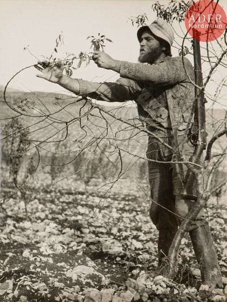 [PHOTOGRAPHIES] Walter ZADEK (1900-1992) 
Pionniers 
17 tirages photographiques d’époque, Circa 1935. 
18 x 24 cm




Mots clés : {CR}judaïca, juif, juive, hébreux, rabbins, jewish, torah, hebrew, hebraica,, judaisme, synagogue, sionisme, pessah, pessach, haggada, haggadah, hagada, hagadah, passover, menora, menorah, hannuka, hannuca, hannoucca, hanouccah, torah, juden, israélite, Israël, antisemitism, antisémitisme, dreyfus, meguila, sepharade, sefarad, ketouba