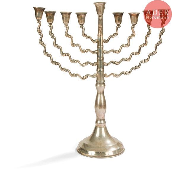 CHANDELIER DE HANOUCCA 
Argent fondu 
Allemagne ou Israël, XXe siècle. 
Hauteur : 53,5 cm - Poids : 941,8 g




Mots clés : {CR}judaïca, juif, juive, hébreux, rabbins, jewish, torah, hebrew, hebraica,, judaisme, synagogue, sionisme, pessah, pessach, haggada, haggadah, hagada, hagadah, passover, menora, menorah, hannuka, hannuca, hannoucca, hanouccah, torah, juden, israélite, Israël, antisemitism, antisémitisme, dreyfus, meguila, sepharade, sefarad, ketouba