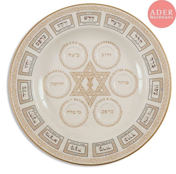 [PESSAH] Plat de Seder 
Porcelaine. 
Wedgwood, Angleterre, XXe siècle
Diamètre : 39 cm




Mots clés : {CR}judaïca, juif, juive, hébreux, rabbins, jewish, torah, hebrew, hebraica,, judaisme, synagogue, sionisme, pessah, pessach, haggada, haggadah, hagada, hagadah, passover, menora, menorah, hannuka, hannuca, hannoucca, hanouccah, torah, juden, israélite, Israël, antisemitism, antisémitisme, dreyfus, meguila, sepharade, sefarad, ketouba