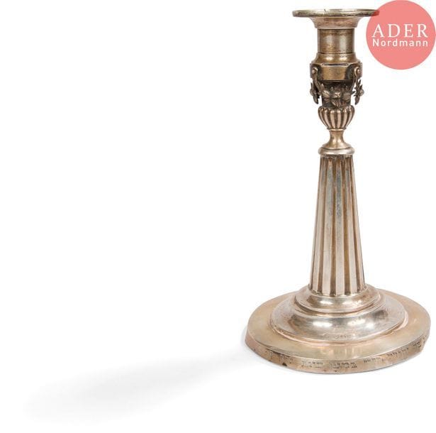 [SHABBAT]
Flambeau en argent daté en hébreu 1848
Argent gravé. 
Europe centrale, XIXe siècle. 
Indication à la base selon laquelle, il appartient à Jacob fils de Yehoudah Levy en date de 1848. 
Accidents et bosses. 
Hauteur : 22,5 cm - Poids : 357 g




Mots clés : {CR}judaïca, juif, juive, hébreux, rabbins, jewish, torah, hebrew, hebraica,, judaisme, synagogue, sionisme, pessah, pessach, haggada, haggadah, hagada, hagadah, passover, menora, menorah, hannuka, hannuca, hannoucca, hanouccah, torah, juden, israélite, Israël, antisemitism, antisémitisme, dreyfus, meguila, sepharade, sefarad, ketouba