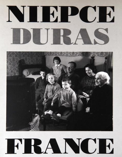 Janine Niépce - Marguerite Duras
France Editions Actes Sud, 1992. In-4 (34 x 24 cm). Edition originale signée et dédicacée par la photographe à Mme Danielle Mitterrand. 101 pp. Texte de Marguerute Duras. Reliure d'éditeur sous jaquette illustrée.  