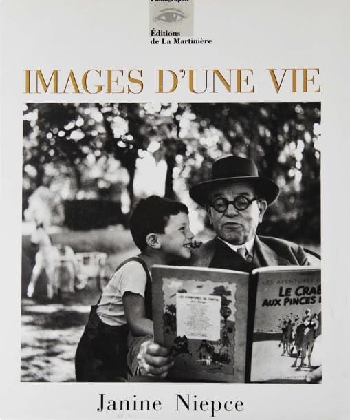 Janine Niépce (1921-2007)
Images d'une vie.  Ce monde qui change. Editions de la Martinière, Paris, 1995. In-4 (29 x 25 cm). Edition originale signée et dédicacée «Pour un ami. Très cordialement. Janine Niepce». 180 pp. Reliure d'éditeur sous jaquette illustrée.  La Guilde du Livre, 1970. In-8 (23 x 20 cm). Edition originale numérotée et limitée à 5000 ex., signée et dédicacée : «Pour Esther qui aime ces images témoignages d'un monde qui change où les jeunes cherchent de nouvelles valeurs. Avec ma sympathie. Janine Niepce». 