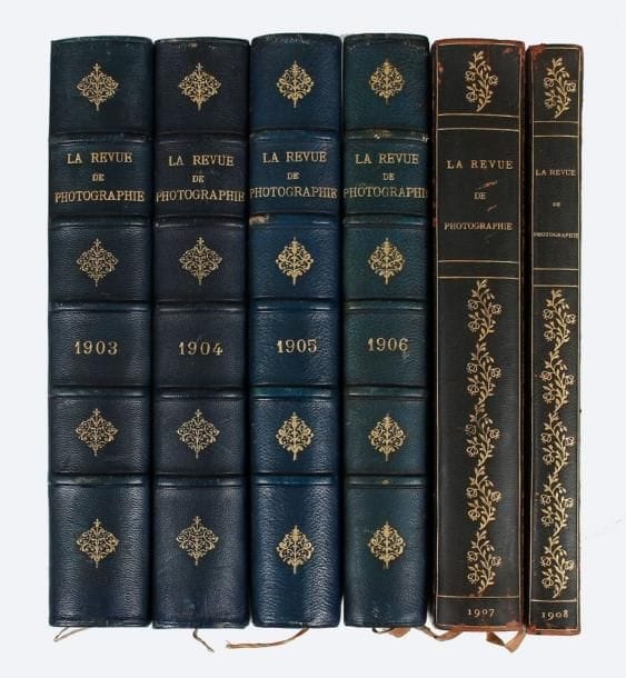 La Revue de Photographie. 1903-1908.  Photo-club de Paris, 1903-1908. In-4 (28 x 23 cm). Six volumes reliés en demi-maroquin avec titres en lettres dorées sur les dos (deux reliures différentes de 1903 à 1906 et 1907-1908). Edition originale. La plus importante revue pictorialiste française abondamment illustrée de reproductions, la plupart en hors-texte, des oeuvres des principaux artistes européens et américains : Puyo, Demachy, Lebergue, De Meyer, Stieglitz, Steichen et contenant de nombreux articles techniques et critiques relatifs à leurs travaux (complet).  