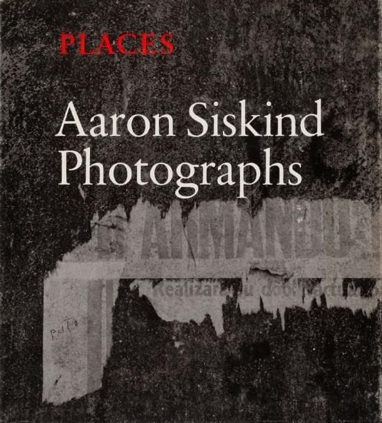 Aaron Siskind (1903-1991)
Places. Photographs. With an essay by Thomas B. Hess. Farrar, Straus and Giroux, New York, 1976. In-4 (30 x 28 cm). Edition originale signée. Un des rares exemplaires de l'édition numérotée sur 100 et accompagnée d'une épreuve argentique d'époque titrée, datée «Lima 80 (Homage to F.K.) 1975» et signée dans la marge (26 x 28 cm). 112 pp. Reliure d'éditeur sous jaquette illustrée. 