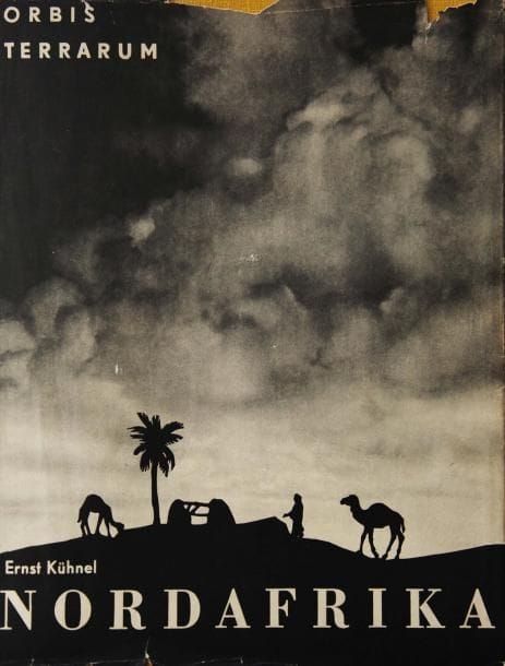 Lehnert & Landrock - Ernst Kühnel
Nordafrika  Atlantis Verlag, Berlin, 1924. In-4 (30 x 24 cm). Edition originale. 12 pp. de texte et 240 planches en héliogravure, la plupart par Lehnert & Landrock. Reliure d'éditeur sous jaquette illustrée (usée avec petits manques). 