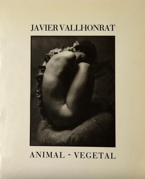 Javier Vallhonrat (né en 1953)
Animal - Vegetal Editions Abril y Buades, Madrid, 1986. In-8 (27 x 22 cm). Edition originale brochée, accompagnée du dossier de presse et d'une reproduction. Couverture souple illustrée.  