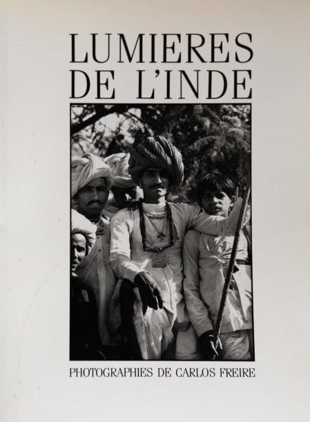 Carlos Freire (né en 1945)
Lumières de l'Inde Imprimerie Grou-Radenez, Paris, 1986. In-4 (30 x 21 cm). Edition originale brochée, signée et dédicacée par le photographe à Yvette Troispoux. Cat. expo., Maison des Sciences de l'Homme, 27 février - 14 mars 1986.  