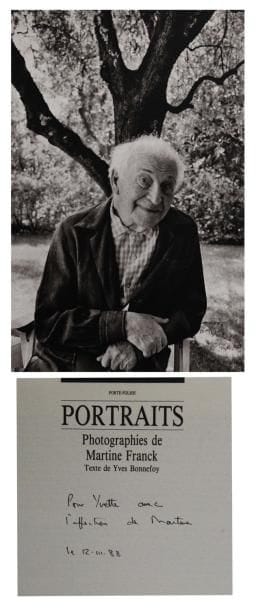 Martine Franck (née en 1938)
Portraits Editions Trois Cailloux, 1988. In-4 (31 x 25 cm). Portfolio sous emboîtage noir, numéroté à 650 ex. et constitué de 18 planches imprimées en héliogravure et d'un livret de quatre pp. avec texte d'Yves Bonnefoy. Exemplaire signé et dédicacé par Martine Franck à Yvette Troispoux :  «avec l'affection de Martine» et signé par la photographe le 12 mars 1988. 