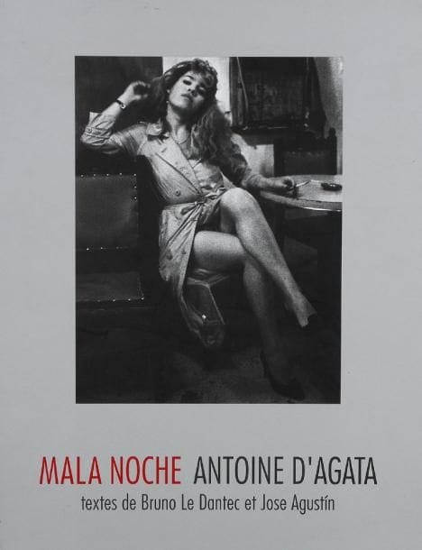 Antoine D'Agata (né en 1961)
Mala Noche  Editions En Vues, Nantes, 1998. In-8 (25 x 20 cm). Edition originale signée par le photographe. Textes de Bruno Le Dantec et Jose Agustín. 103 pp. Reliure d'éditeur.  