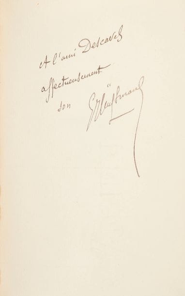 HUYSMANS (Joris-Karl).
De tout.
Paris : P.-V. Stock, 1902. — In-18, 193 x 124 : (1 f. blanc), 316 pp., couverture imprimée. Demi-basane marbrée à coins, filets dorés, dos lisse orné, tête dorée, non rogné, couverture conservée, chemise à dos de maroquin rouge, étui (reliure de Moralès, chemise et étui modernes).

Édition en partie originale. Un chapitre de ce livre, Le Quartier Notre-Dame avait déjà paru dans l’Almanach du Bibliophile.
Un des 50 exemplaires numérotés sur papier de Hollande (n° 3), enrichi de cet envoi de l’auteur :
A l’ami Descaves // affectueusement // son // JKHuysmans
Précieux exemplaire que Descaves a truffé d’une page autographe de Huysmans proposant un fragment inséré dans une article de L’Écho de Paris du 26 septembre 1901 sur le départ des moines de Ligugé, d’une table des matières d’une page et demi in-18 également de la main de Huysmans, ainsi que de 2 articles de l’auteur ne figurant dans aucun de ses recueils. Ces articles sont La Grande Place de Bruxelles paru dans La République des Lettres, numéro du 23 octobre 1876, reproduit dans le supplément littéraire du Figaro, et Une goguette paru dans La Minerve le 25 janvier 1885. Sur la première garde blanche se trouve une note de la main de Lucien Descaves décrivant ces pièces.
Bon exemplaire.
