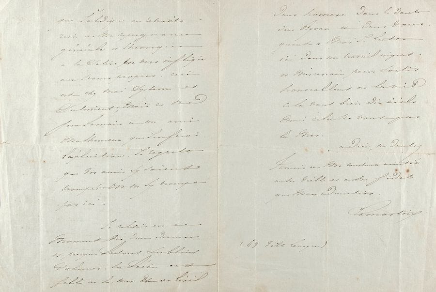 LAMARTINE Alphonse de (1790-1869).
L.A.S. « Lamartine », Paris 11 mai 1857, à Victor HUGO ; 3 pages in-4 (légères fentes aux plis).

Belle lettre sur Les Châtiments et Les Contemplations.
« Non ; jamais rien d’intentionnellement blessant pour vous n’est sorti de mon cœur et ne sortira de ma plume. Vous auriez pu le voir aux termes dont je me suis servi l’année dernière en parlant de vous dans ces causeries [du Cours familier de littérature en octobre 1856] écrites bien après la publication de vos Iambes [Les Châtiments]. Vous le verrez bientôt dans la sincère glorification de votre génie lyrique auquel je ne compare rien de moderne. Cela ne veut pas dire que j’abdique ou rétracte rien de ma répugnance générale et théorique à la satire en vers infligée aux noms propres. Ceci est chez moi système et sentiment ; mais ce ne sera jamais à un ami malheureux que j’en ferai l’aplication. Je regrette que vos amis s’y soient trompés. On ne s’y trompe pas ici. Je relisais en ce moment vos deux derniers et presque partout sublimes volumes [Les Contemplations]. La Poésie est fille de la mer et de l’exil dans Homère dans le Dante dans Byron et dans vous. Quant à moi je lutte ici dans un travail ingrat et mercenaire pour sortir honorablement de la vie. Cela vaut bien dix exils mais cela ne vaut pas la mer.
Adieu. Ne doutez jamais de ma constante amitié, aussi vieille et aussi fidèle que mon admiration »...