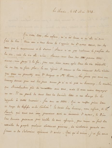 LAMENNAIS Félicité de (1782-1854).
L.A.S. « F. de la Mennais », La Chenaie 16 mai 1834, à Franz liszt à Paris ; 1 page et demie petit in-4, adresse (fente au f. d’adresse).

Très belle lettre répondant aux transports de Liszt, lecteur des Paroles d’un croyant.
« Que votre lettre, mon cher enfant, m’a été douce et qu’elle m’a fait du bien ! Mon cœur a tant besoin de s’appuier sur d’autres cœurs, sur des cœurs qui le comprennent et le sentent ! Aimer n’est pas seulement le parfum de la vie, mais la vie même. Aimons-nous donc sur cette pauvre terre, aimons-nous jusqu’à la fin, pour nous aimer encore après dans la vie véritable, là où rien ne finit plus »… Il se réjouit d’avance de sa visite avec Joseph d’Ortigue et Sainte-Beuve, et voudrait que Montalembert, dont l’âme est triste, pût se joindre à eux... « Qui ne souffre point dans ces temps de bassesse et de lâchetés ? Je serais bien heureux, mon enfant, si les Paroles qui vous ont ému pouvaient aussi en émouvoir d’autres, si Dieu leur donnait puissance pour réveiller les âmes assoupies, pour remuer au fond des entrailles du peuple quelques sentimens généreux, des résolutions grandes et fermes et de salutaires espérances d’avenir. Quoi qu’il arrive, j’ai foi au triomphe de l’humanité. Le mauvais passé, le passé aride, ténébreux, haineux, oppresseur, aura beau se débattre contre sa destinée, il sera vaincu sans retour. Le christianisme affranchi tuera tout ce qui a déshonoré le christianisme, tout ce qui a foulé, broyé et fait gémir la terre en son nom. Sa tâche n’est point accomplie encore, il ne fait que de naître, et, dans les secrets divins qu’il renferme, sont cachés pour l’homme des trésors d’amour, de lumière et de bienfaits que le temps ouvrira. Croyons, travaillons, combattons, sans jamais nous lasser, sans nous décourager jamais, et si notre carrière de soldat est rude, il y aura pour nous un repos glorieux et de grandes joies dans la tombe »…