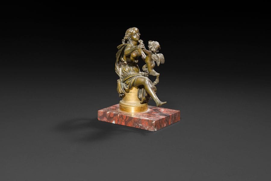 École FRANÇAISE du XIXe siècle
Femme jouant avec un angelot
Bronze à patine brune
H : 18 cm