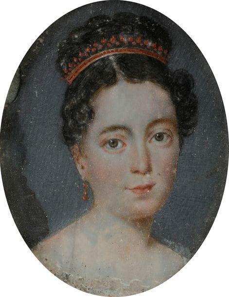École française du XVIIIe siècle
Portrait d’homme en veste bleue, gilet beige, cheveux coiffés en bourse sous une perruque poudrée, en buste vers la droite ; en pendant d’une Femme en robe bleue, rose au corsage et dentelle bordée de roses dans sa coiffure haute 
Paire de miniatures sur ivoire ovale du XVIIIe siècle, époque Louis XVI, dans des médaillons de métal doré, ovale 4,2 x ,5 cm
On y joint :
- Un portrait d’homme en costume marron et gilet jaune à motifs en buste vers la gauche, époque Directoire, miniature sur ivoire de la fin du XVIIIe siècle dans un médaillon de métal doré diam.6,3 cm (verre malade)
- un portrait de femme en buste, coiffée d’un diadème de corail, vers 1818-1820, ovale à vue 4,7 x 3,8 cm sous passe-partout dans un cadre en bois doré ovale 9 x 6,8 cm (manque à gauche, tâches, fente)