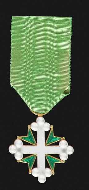 ITALIE 
ORDRE DE SAINT MAURICE ET LAZARE, créé en 1572. 
Croix de chevalier. 
Or et émail. Ruban. 39 mm - Poids brut : 10,9 g
SUP.