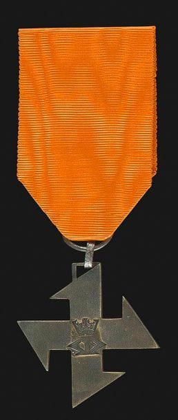 ROUMANIE 
ORDRE DE LA REINE MARIE, créé en 1917. 
Croix de 3e classe en bronze. Revers marqué 1917.
39 mm 
SUP.