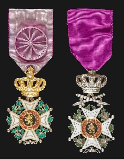 BELGIQUE
ORDRE DE LÉOPOLD, créé en 1832. 
Deux croix 
- d’officier. En vermeil, bronze doré et émail. Ruban à rosette. 64 x 44 mm 
- de chevalier à titre militaire, à légende bilingue. Métal argenté, doré et émail. Ruban. 74 x 45 mm 
SUP.