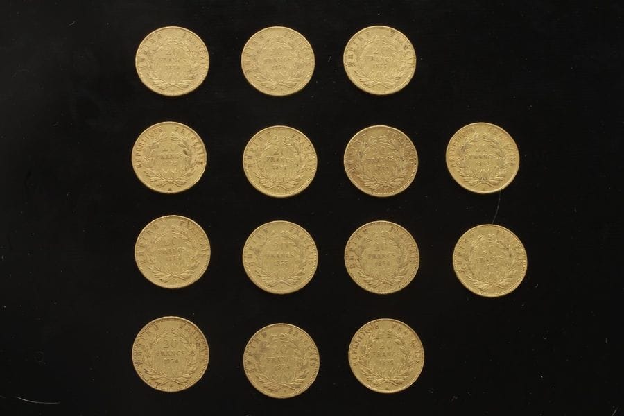 Lot de 14 pièces de 20 France en or. Type Napoléon III non Lauré.
1852 A (3) - 1853 A (3) - 1854 A (8)

Frais acheteur : 8% HT