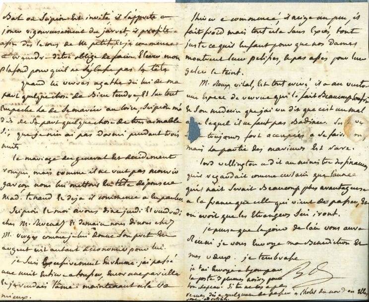 Anthelme BRILLAT-SAVARIN (1755-1826) magistrat et gastronome. L.A.S. « BS », Paris le 3 [février 1816 ?], à sa nièce Élisabeth Brillat des Terreaux, à Belley (Ain) ; 3 pages in-8, adresse (petite déchirure par bris de cachet, montage ancien sur papier bleu).

   Il a reçu avec plaisir de ses nouvelles de Lyon, « car quand on a en routte des chiennes et des nieces on ne saurait avoir trop de souci pour de si chanceuses marchandises »... Il raconte une aventure concernant sa chienne Ida : « L’autre jour en passant dans la rue de Melle Templier j’attrapai un conducteur de cabriolet qui avait empoigné Ida et qui la portait dans sa voiture. Je pris son numero et jecrivis au prefet de police, qui le fit empoigner a son tour et mettre en prison ou il est encor aujourd’hui sa femme est venue se mettre a mes genoux et apres l’avoir bien grondée, j’ai consenti qu’on ne donne pas de suitte a cette affaire »… Il parle avec humour de son frère Scipion, qui « s’apprete a jouer vigoureusement du jarret » au bal de Mme de Villeplaine, et qui lui a rapporté quelque chose de si aimable de la part d’Agathe, qu’il n’en a pas dormi pendant trois nuits. Il donne des nouvelles de quelques amis : le général qui ne veut pas mourir garçon, MM. Revenaz, Vergèz, Roux Vital, etc. « Lord Wellington a dit au ministre des finances quil regardait comme certain que l’annee qui nait serait beaucoup plus avantageuse a la France que celle qui vient de passer, et on croit que les étrangers s’en iront. Je pense que le jour de l’an vous aura réuni je vous envoye ma benediction et mes vœux »…
