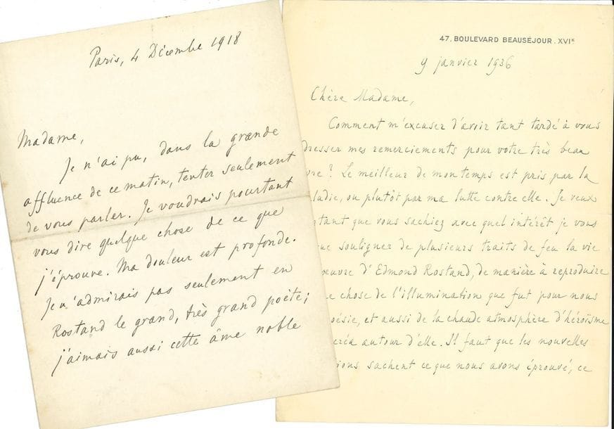 Henri BERGSON (1859-1941). 2 L.A.S., Paris 1918-1936, à Rosemonde Rostand ; 5 pages et demie in-8 (petites fentes aux plis).

   4 décembre 1918. Condoléances au décès d’Edmond Rostand : « Ma douleur est profonde. Je n’admirais pas seulement en Rostand le grand, très grand poète ; j’aimais aussi cette âme noble et généreuse qu’on aperçoit, comme par transparence, à travers tout ce qu’il a écrit. Le jour où je fis sa connaissance, je m’aperçus que je le connaissais depuis très longtemps. […] Maintenant qu’il n’est plus, je me reproche de ne lui avoir pas suffisamment fait sentir ce qu’il y avait d’ardente sympathie dans mon admiration. Il nous quitte au moment même où nous nous tournions vers lui, dans l’attente du chant triomphal. Car il eût été le poète de cette guerre ; il nous en aurait donné le drame ou l’épopée : bien avant la guerre, son vers avait déjà des résonnances de victoire »… 9 janvier 1936. Remerciements pour l’envoi de son livre sur Edmond Rostand. « Le meilleur de mon temps est pris par la maladie, ou plutôt par ma lutte contre elle. Je veux pourtant que vous sachiez avec quel intérêt je vous ai vue souligner de plusieurs traits de feu la vie et l’œuvre d’Edmond Rostand, de manière à reproduire quelque chose de l’illumination que fut pour nous cette poésie, et aussi de la chaude atmosphère d’héroïsme qu’elle créa autour d’elle. Il faut que les nouvelles générations sachent ce que nous avons éprouvé »…