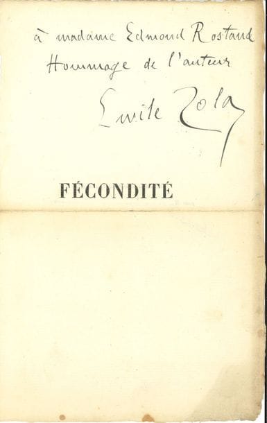 Émile ZOLA (1840-1902). P.A.S., [1899], à Rosemonde Rostand ; sur une page in-8.

   Page de faux-titre de Fécondité avec dédicace : « à madame Edmond Rostand Hommage à l’auteur Emile Zola ».