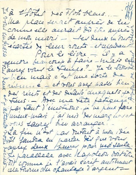 Jeanne, dite Zizi Lambrino (1898-1953) épouse morganatique du futur roi Carol II de Roumanie ; leur mariage fut rapidement annulé, et leur fils déclaré illégitime et non dynaste. L.A.S., L.A. et P.A.S., 1948-1949, à Maurice Rostand ; 7 pages in-4 ou in-8.

   Ensemble relatif à son livre Mon mari le roi Carol, publié en 1950 chez Calmann-Lévy ; l’auteur bénéficia de l’assistance de Maurice Rostand. [Neuilly vers septembre 1948]. Copie de sa « 1re lettre adressée à Hélène de Grèce » : supplique à la seconde épouse de Carol II pour obtenir qu’elle prête « une main secourable à celui qui a été lésé en tout, depuis 29 ans »… Samedi. « Pour le livre – il y a encore beaucoup à faire – mais en aurez-vous le temps ? – […] vous avez passé bien des récits et des détails auxquels je tiens. – Avec ma tête fatiguée par tant d’émotions je ne peux faire mieux – mais j’ai mis des marques et vous saurez bien arranger. La fin n’est pas du tout à mon idée. […] Le parallèle avec Napoléon doit être dit comme je l’avais écrit autrement elle tourne au chantage d’argent »… 27 septembre 1949. Elle rappelle leur accord lorsqu’elle lui remit son manuscrit : Rostand demandait alors 2% pour le temps de son secrétariat ; elle a tablé sur 5-10%. « Évidemment, si vous aviez consenti à valoriser mon livre, par votre nom, triplement célèbre – à côté du mien, si obscur – les choses auraient pu être différentes »… Pour aider son pauvre petit Carol elle ne peut céder « presque la moitié du peu qui me reviendra »… 
 On joint une L.A.S. « Nelly Catargi », au nom de la reine-mère en exil, Florence 3 octobre 1948, refusant d’aider Zizi. Plus 4 L.S. de Robert Calmann-Lévy à Maurice Rostand, relatives au règlement de ses droits, 1949-1950, et un exemplaire de Mon mari le roi Carol.