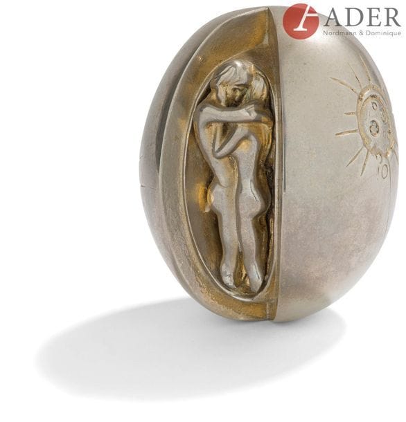 Pierre-Yves TREMOIS (né en 1921)
Genèse I
Sculpture en métal nickelé.
Signée, titrée et numérotée « EA12 ».
Hauteur : 12 cm