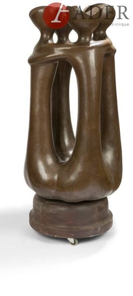 Guedalia BEN ZVI (né en 1925)
Unité
Épreuve en bronze patiné.
Tirage à 6 exemplaires.
120 x 60 x 60 cm