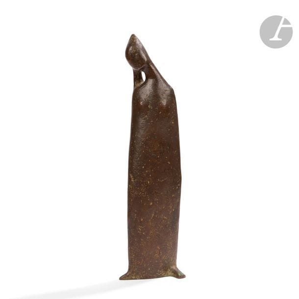 MICHEL CHAUVET (1916-2001)
Léa, vers [1958]
Sculpture. Épreuve en bronze à patine médaille. Monogrammée M. CHT à la base. H. 38,5 cm

Exposition :
Haus Stell, Siegen, Allemagne, 1963. Œuvre présentée à cette occasion.