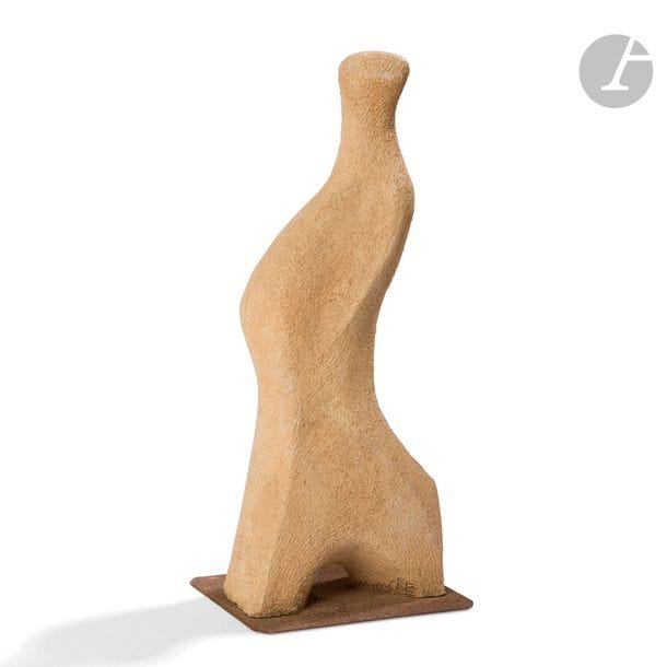 MICHEL CHAUVET (1916-2001)
Personnage en mouvement, œuvre originale, 1960
Sculpture. Terre cuite. Base en métal (oxydations). Monogrammée M. CHT à la base. H. 45 cm